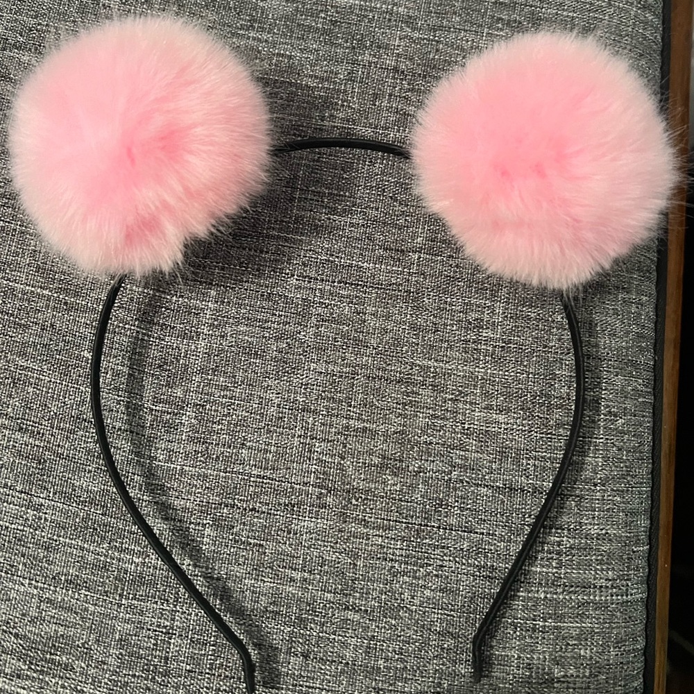 Pompom headband